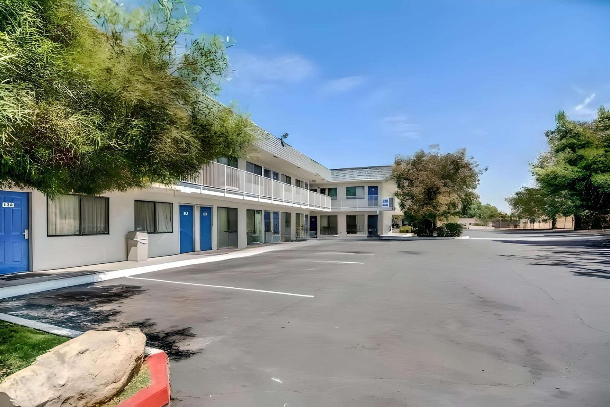 Park Inn By Radisson, Tracy Exterior photo